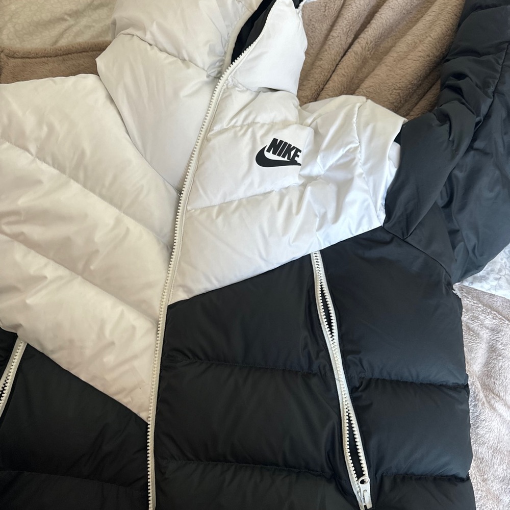 Nike puffer black white like new xl rare